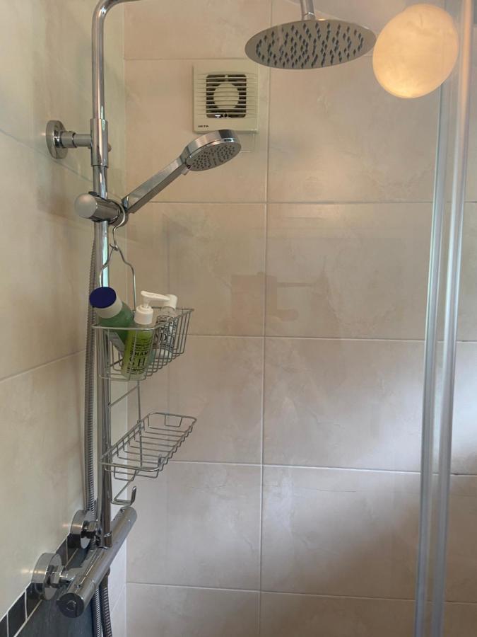 Barrow Harbour Studio Apartment Трали Экстерьер фото